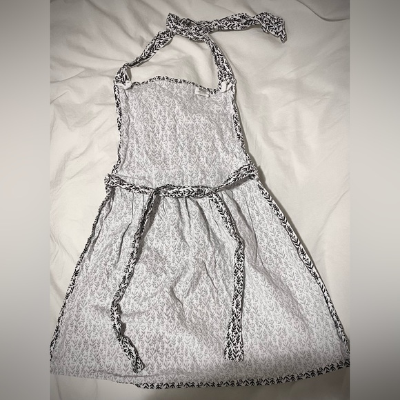 Leaf Patterned Apron with Pockets - Picture 3 of 7